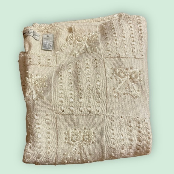 - Vintage by design ivory sweater with bows - Picture 3 of 4